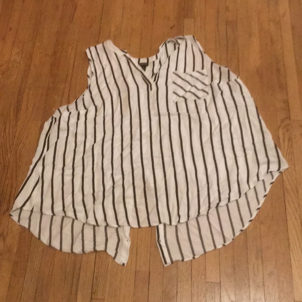 Sleeveless shirt